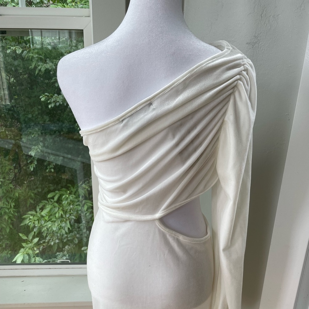 Simplee Ivory Cream Velvet One Shoulder Cut Out Mini Party Holiday Dress Small - Picture 8 of 10